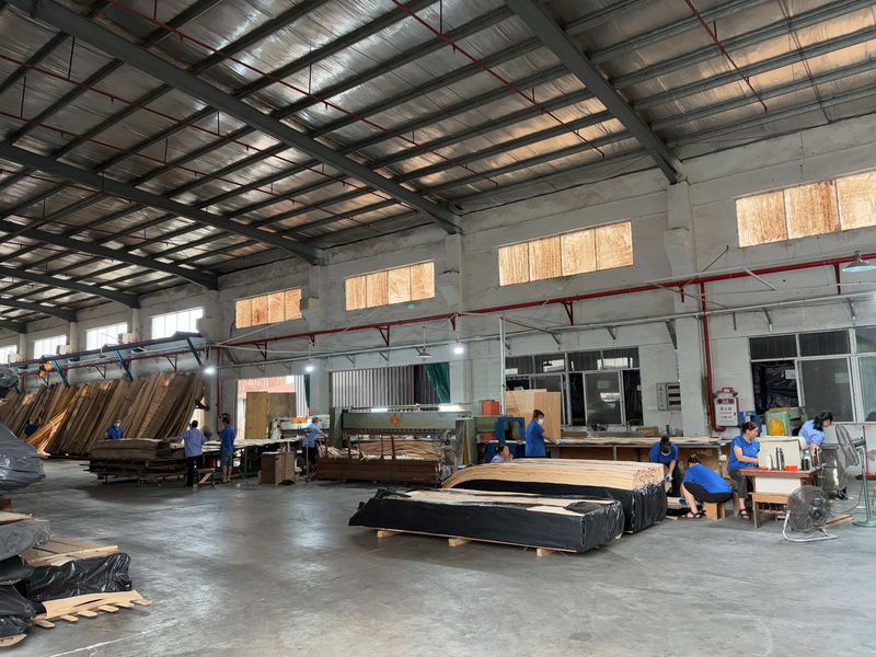 Dongguan Lingfeng Wood Industry Co., Ltd. lini produksi pabrikan
