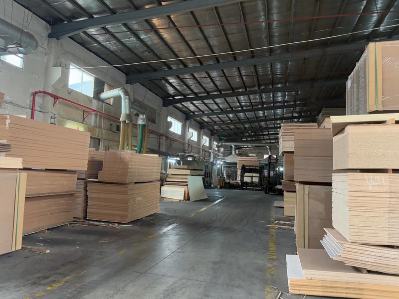 Dongguan Lingfeng Wood Industry Co., Ltd. lini produksi pabrikan