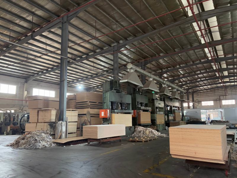 Dongguan Lingfeng Wood Industry Co., Ltd. lini produksi pabrikan